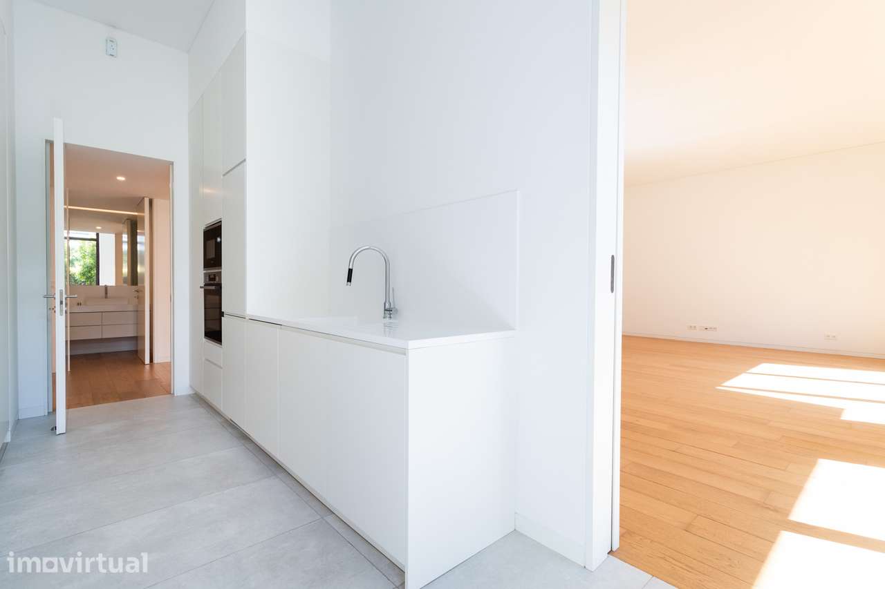 T3 de Luxo para Arrendar com Jardim Privativo, Piscina, Rooftop e 2 Es - Grande imagem: 4/52