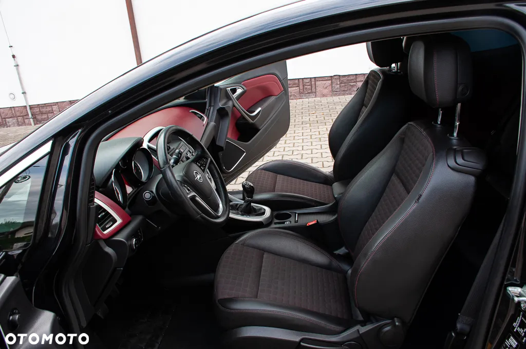 Opel Astra IV GTC 1.6 T Sport - 25