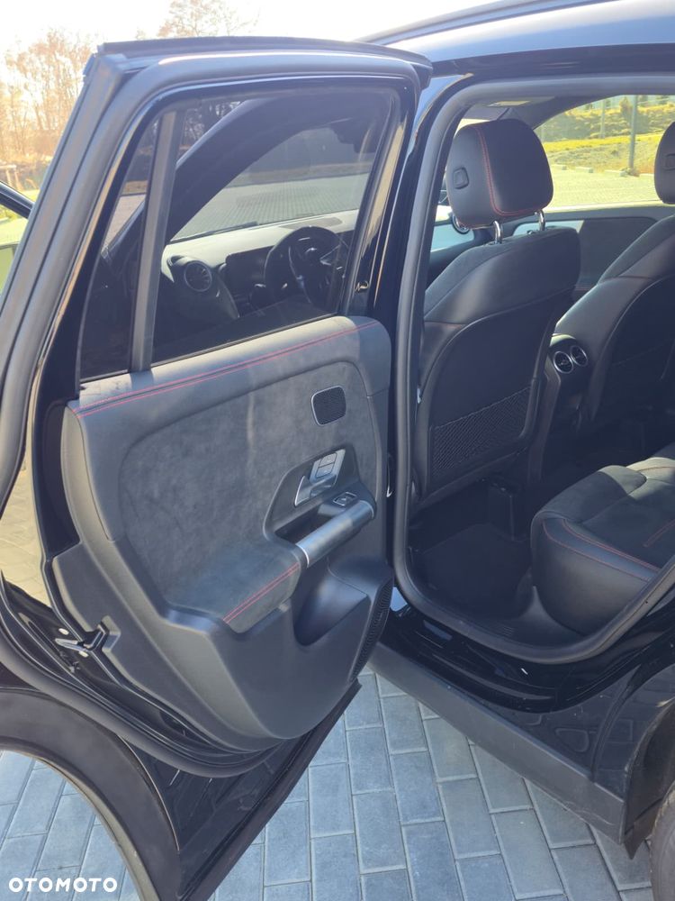 Mercedes-Benz GLA - 12