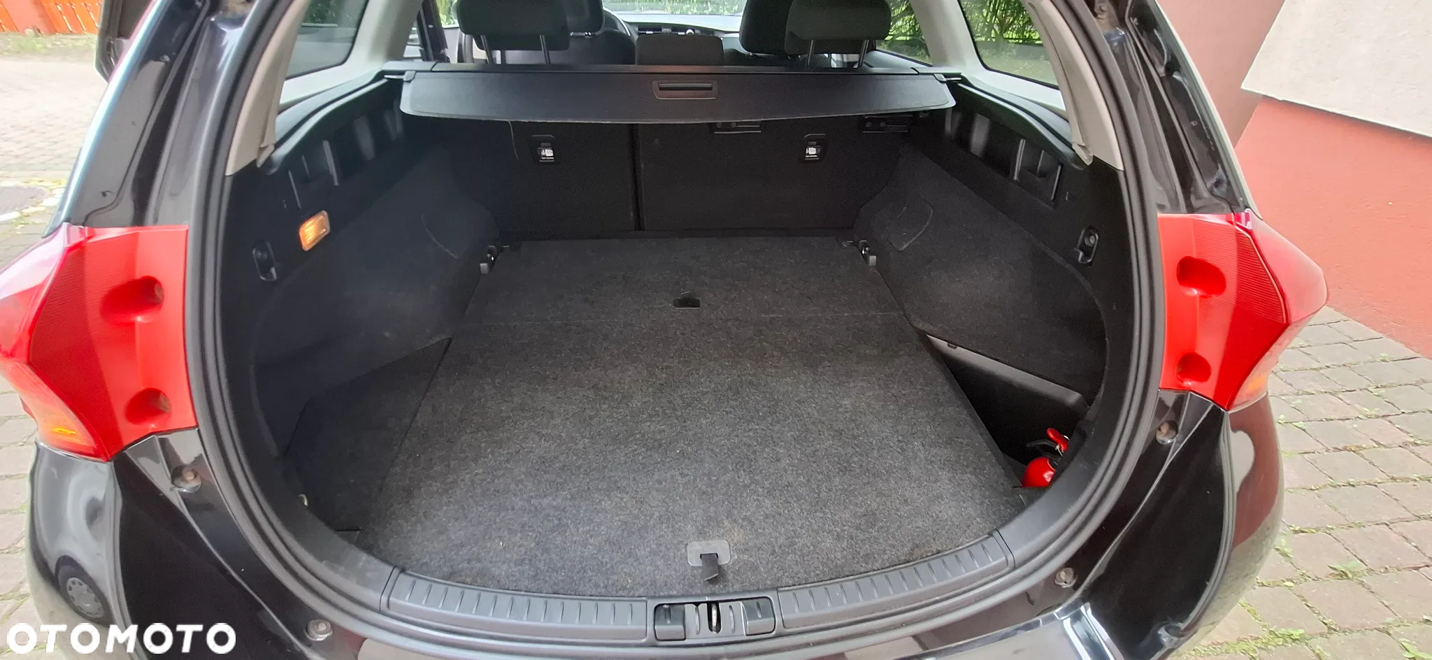 Toyota Auris 1.6 Red - 18