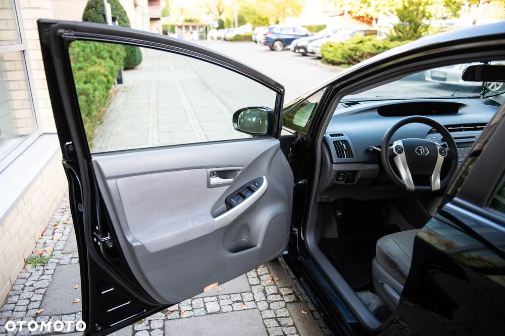 Toyota Prius (Hybrid) Executive - 15