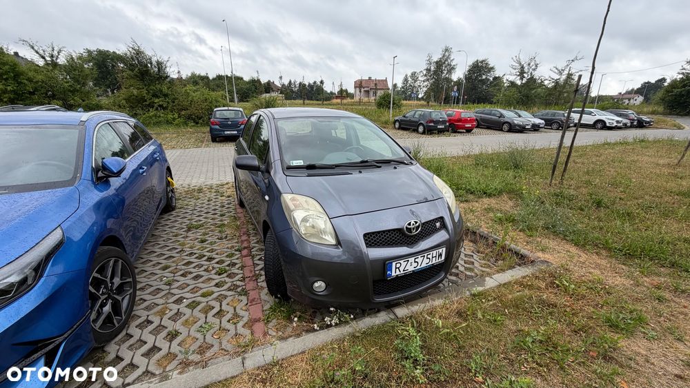 Toyota Yaris - 4