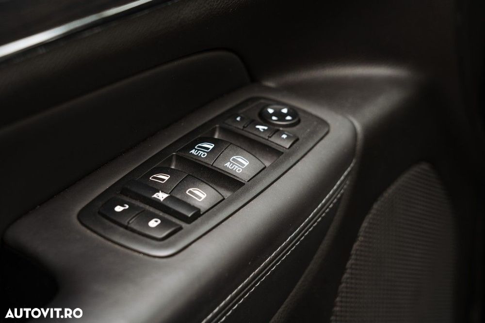 Jeep Grand Cherokee - 31