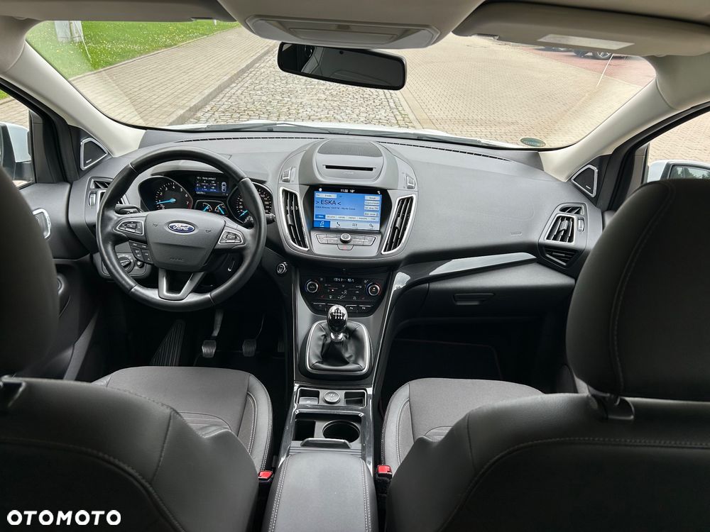 Ford Kuga 1.5 EcoBoost 2x4 Titanium - 24