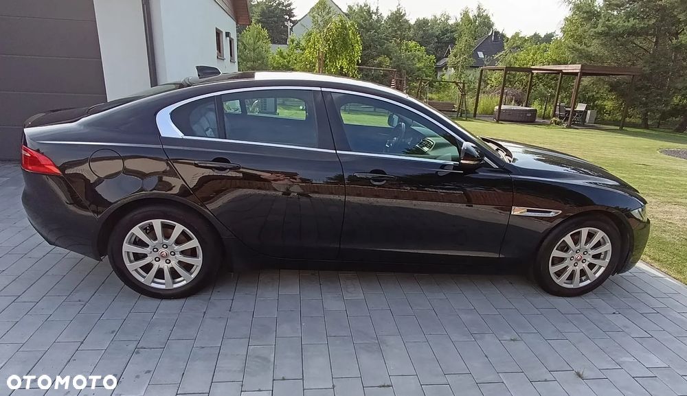 Jaguar XE 2.0 D Prestige - 8