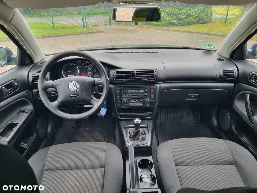 Volkswagen Passat 1.6 Comfortline Family - 9