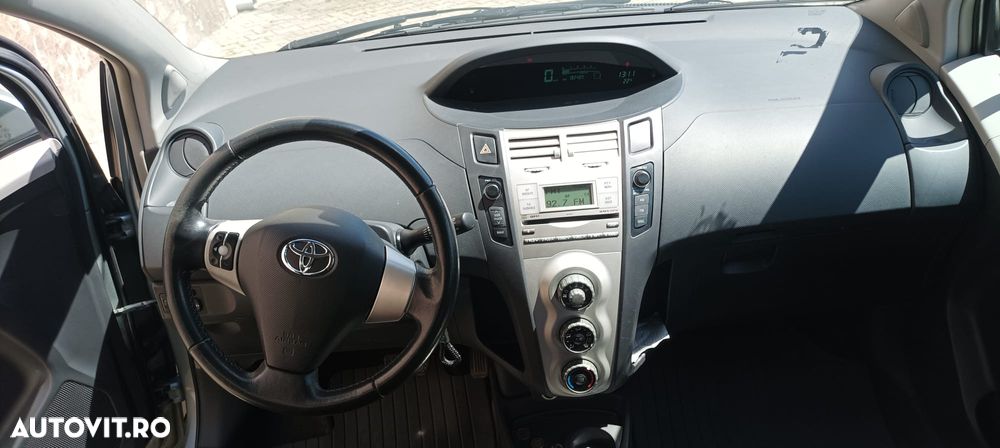 Toyota Yaris 1.4 D-4D Aut Sol - 14
