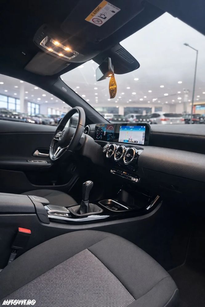 Mercedes-Benz CLA 180 - 9