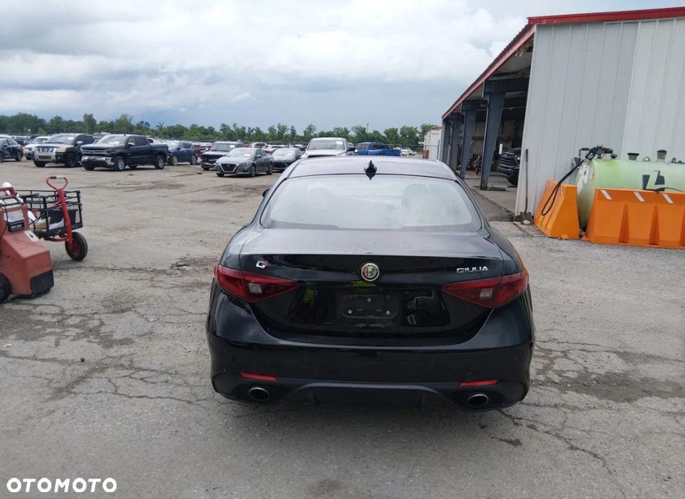 Alfa Romeo Giulia - 7