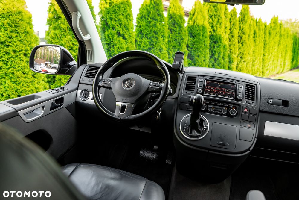 Volkswagen Multivan - 30