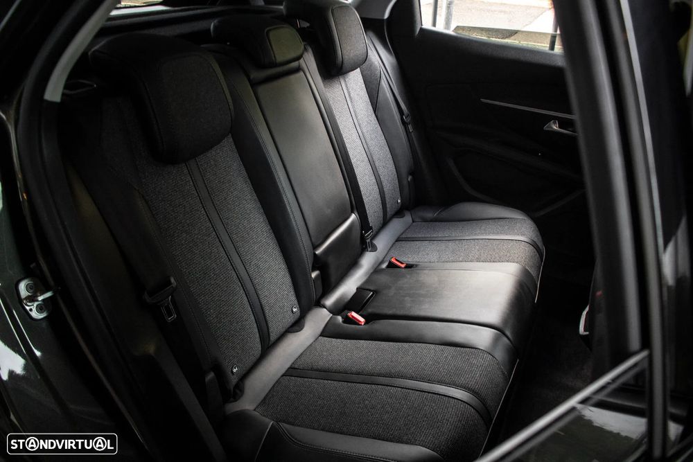 Peugeot 3008 1.2 PureTech Allure Pack EAT8 - 31