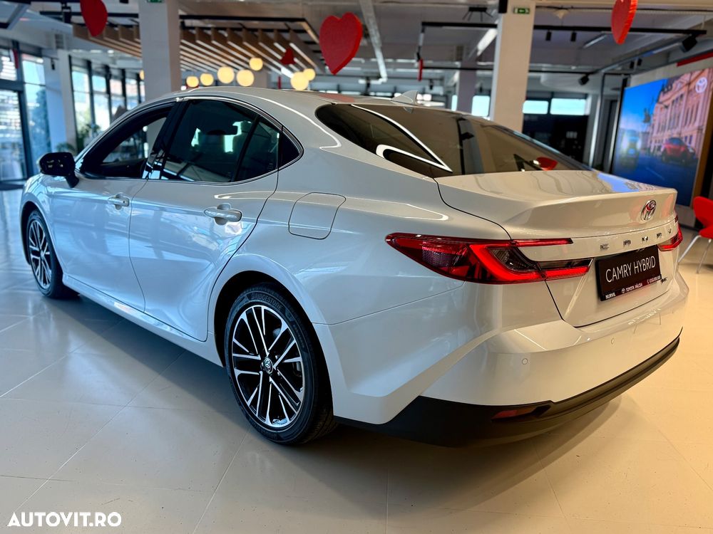 Toyota Camry 2.5 HEV Luxury - 8
