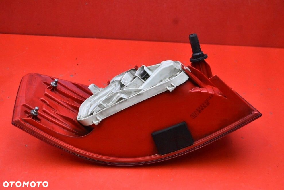 AUDI A3 8P0 03-08 3 DRZWI PRAWA TYLNA LAMPA ORYGINAŁ 8P0945096 - 3