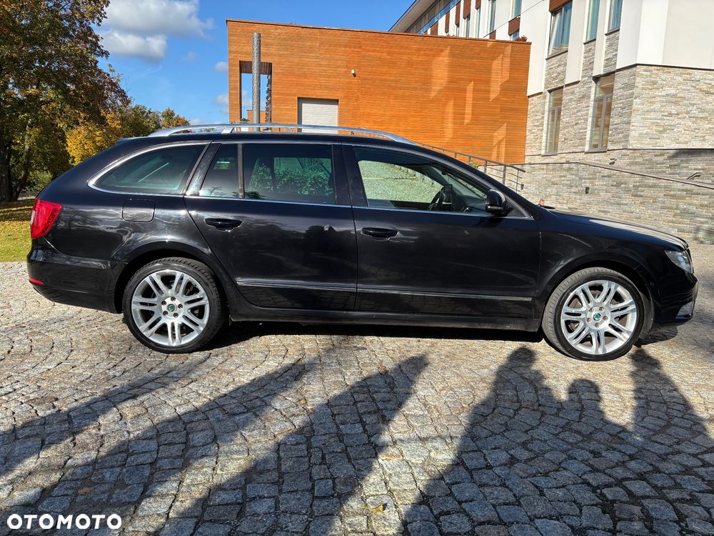 Skoda Superb 2011 photo 4