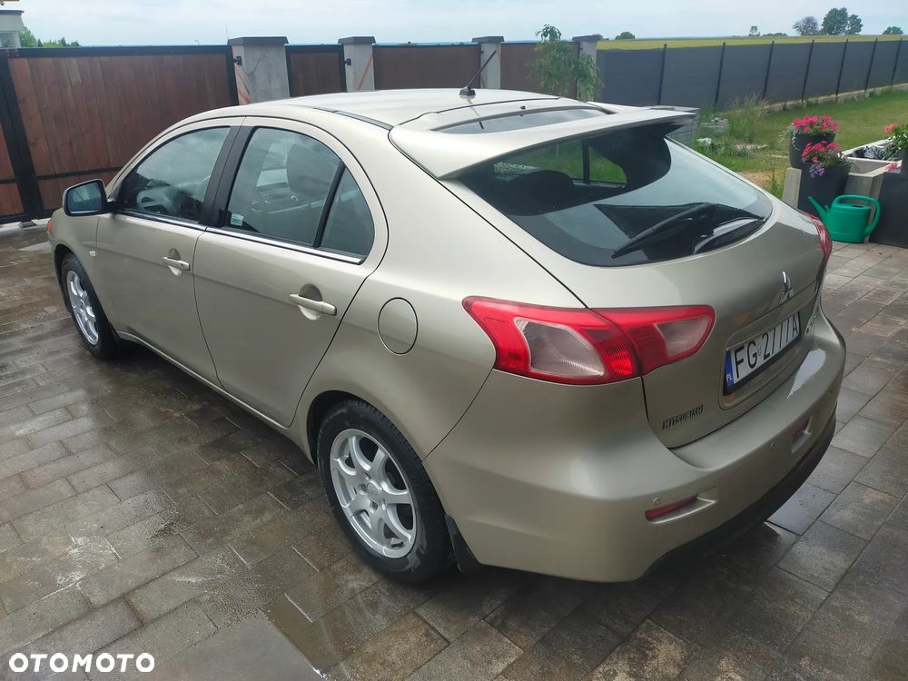 Mitsubishi Lancer 1.8 Intense - 11