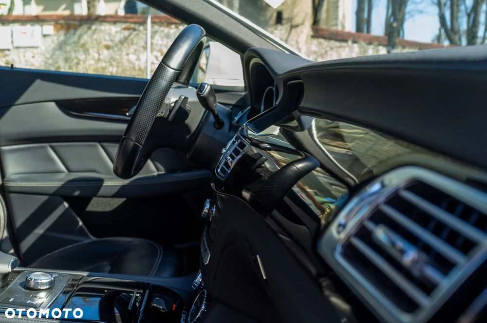 Mercedes-Benz CLS 500 4-Matic BlueEff - 30