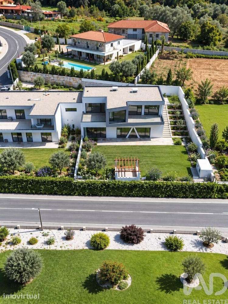 Casa / Villa T4 em Rebordões (Souto) de 171 m2 - Grande imagem: 4/8