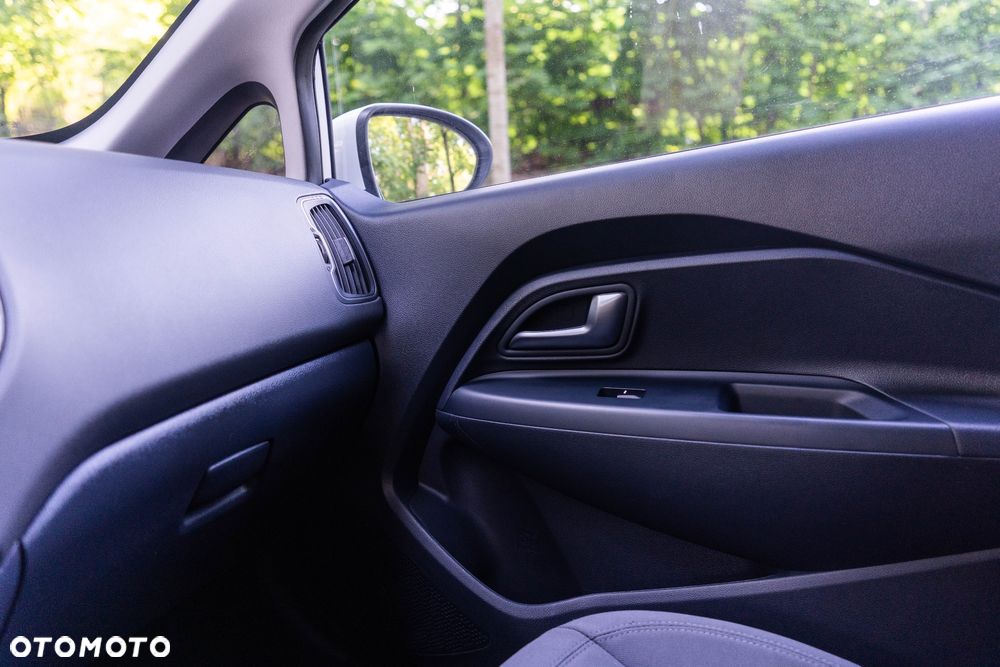 Kia Rio 1.4 L - 24
