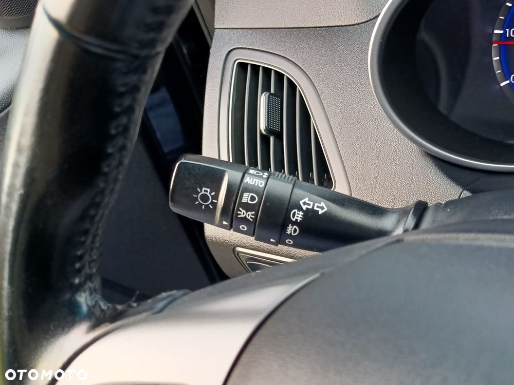 Hyundai ix35 1.7 CRDi 2WD blue Finale Gold - 29