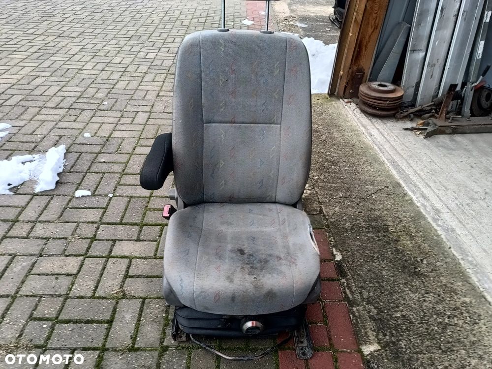 Fotel kierowcy pompowany zwykły podwójny sprinter 906 crafter Mercedes - 11