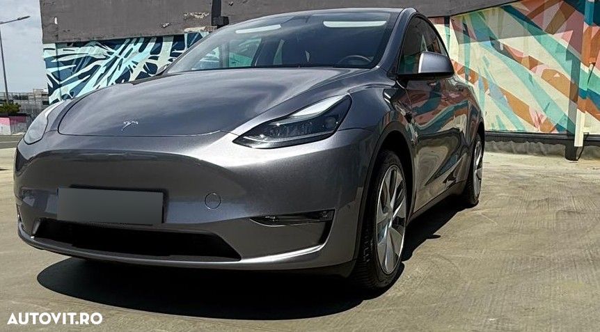 Tesla Model Y Long Range AWD - 13