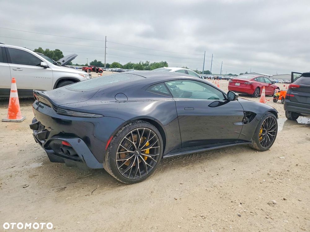 Aston Martin V8 Vantage - 4