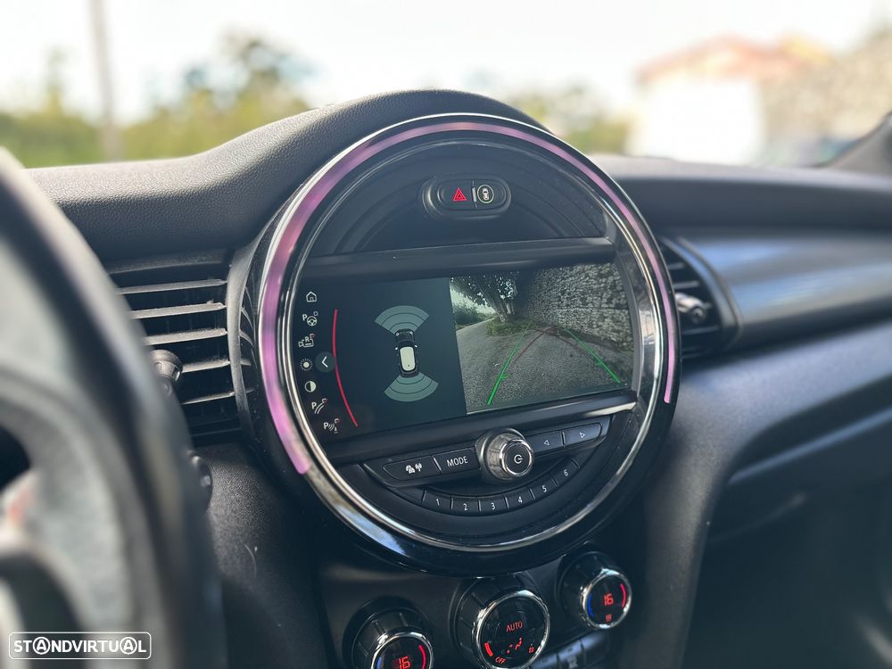 MINI 5 Portas Cooper D Auto - 11