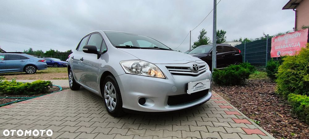 Toyota Auris 1.4 D-4D Terra - 8