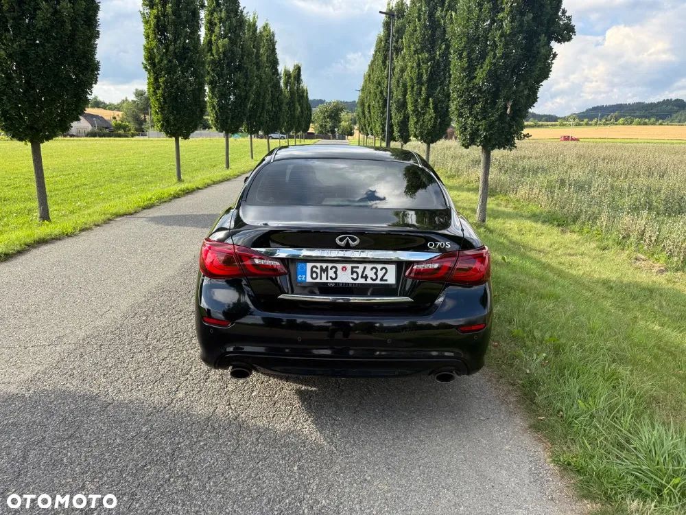 Infiniti Q70 - 5