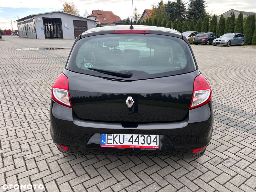 Renault Clio 1.2 16V 75 Expression - 12