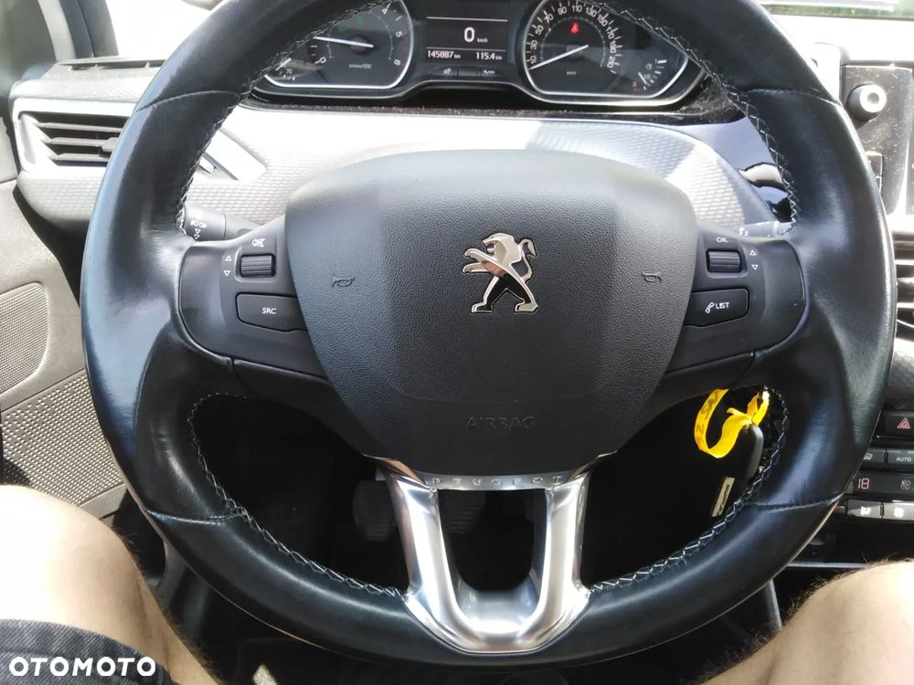 Peugeot 208 1.6 BlueHDi Allure S&S - 10