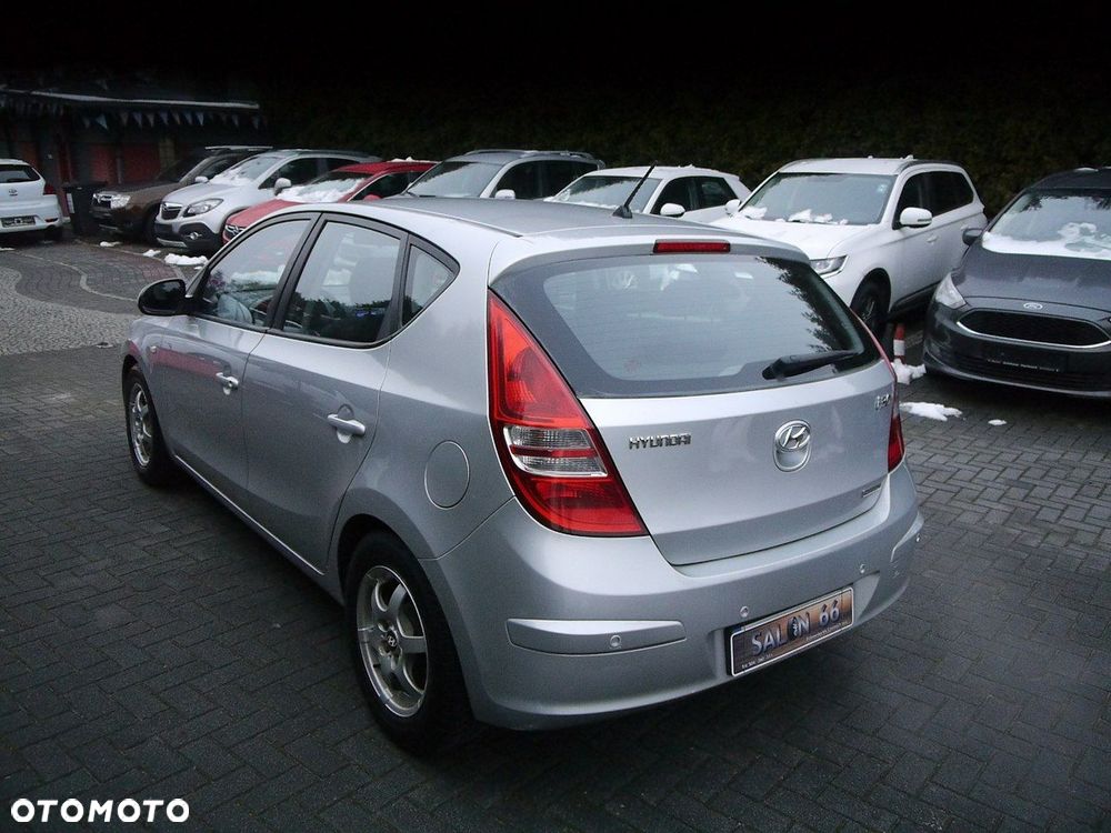 Hyundai i30 1.6 CRDi Comfort EU5 - 6