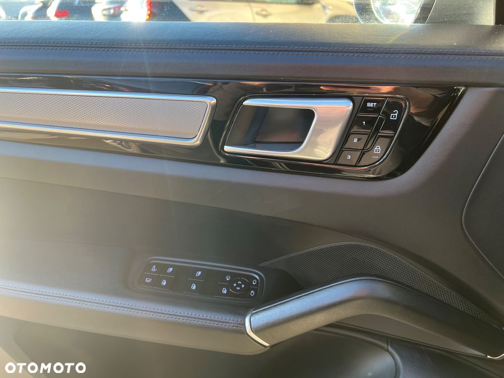 Porsche Cayenne E-Hybrid Tiptronic S Platinum Edition - 32