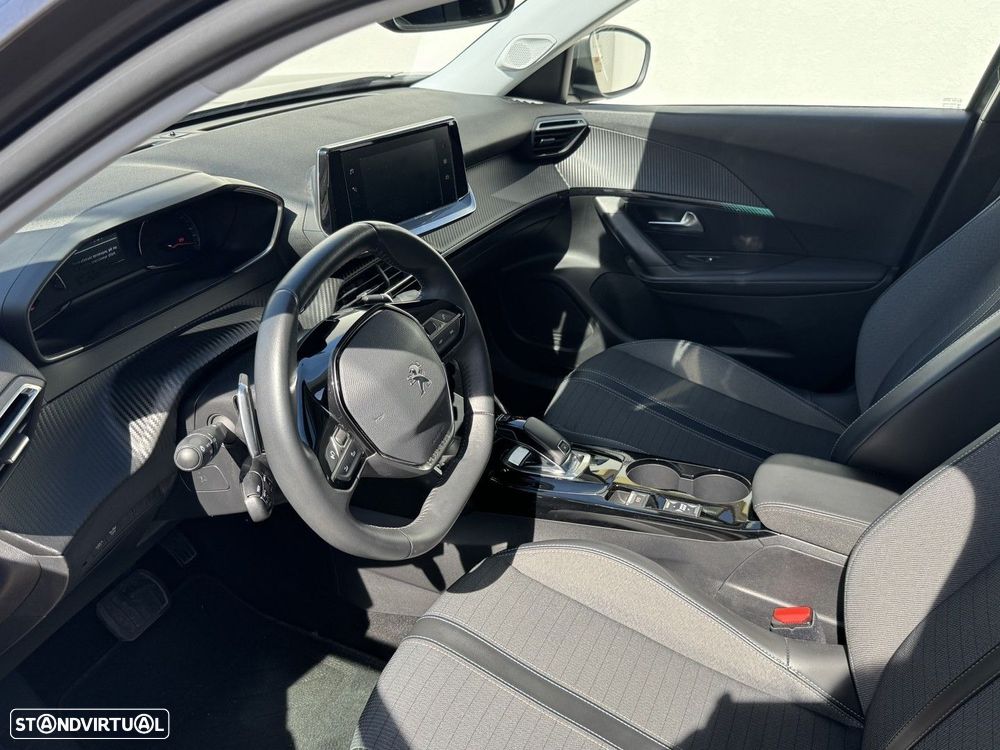 Peugeot 2008 1.2 PureTech Allure Pack EAT8 - 26