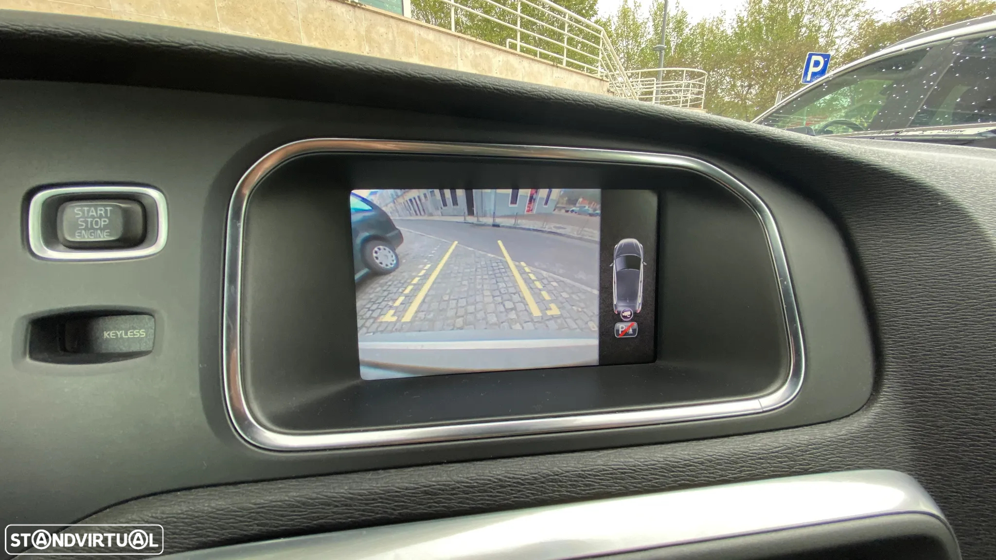 Volvo V40 1.6 D2 R-Design - 16