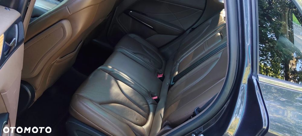 Lincoln MKC - 32