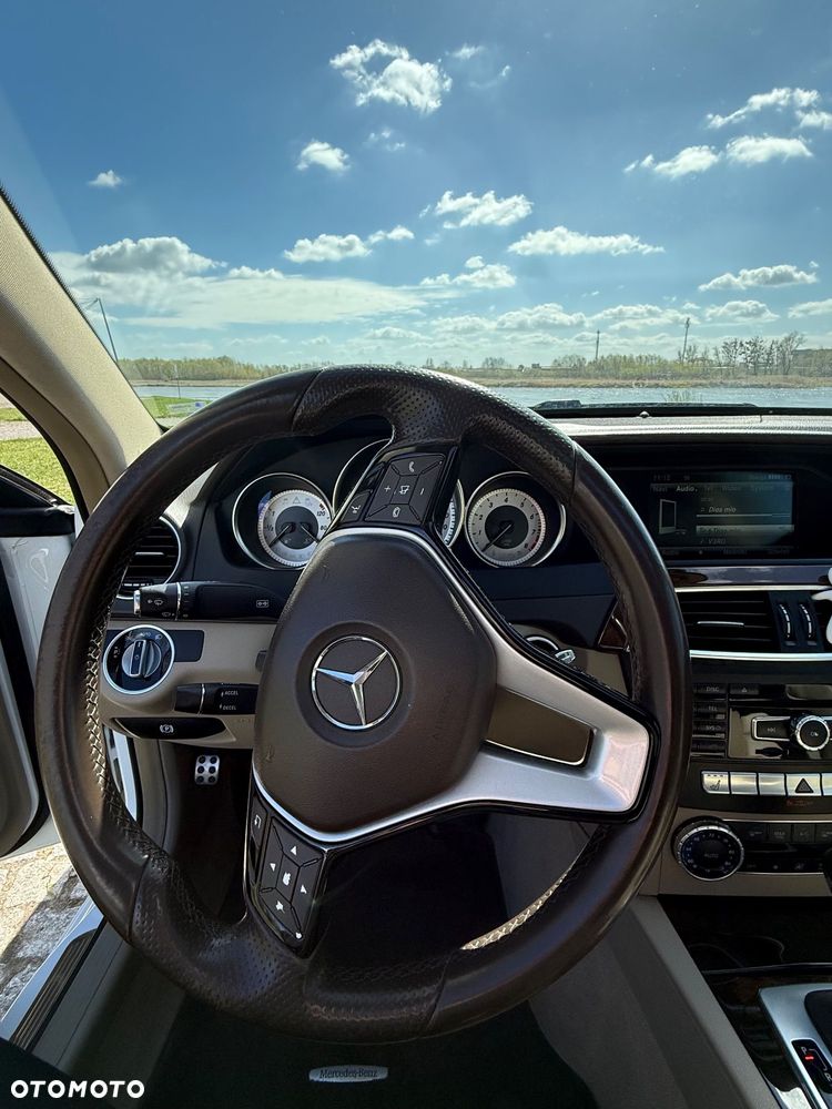 Mercedes-Benz Klasa C 250 CGI BlueEff - 14
