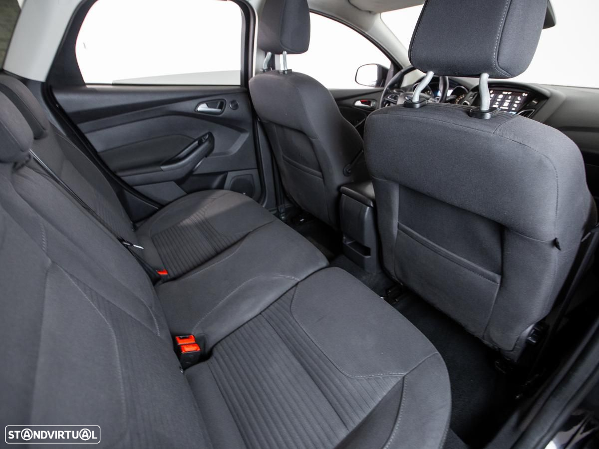 Ford Focus SW - 11
