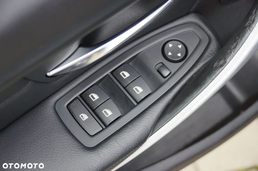 BMW Seria 3 320d Touring xDrive - 27