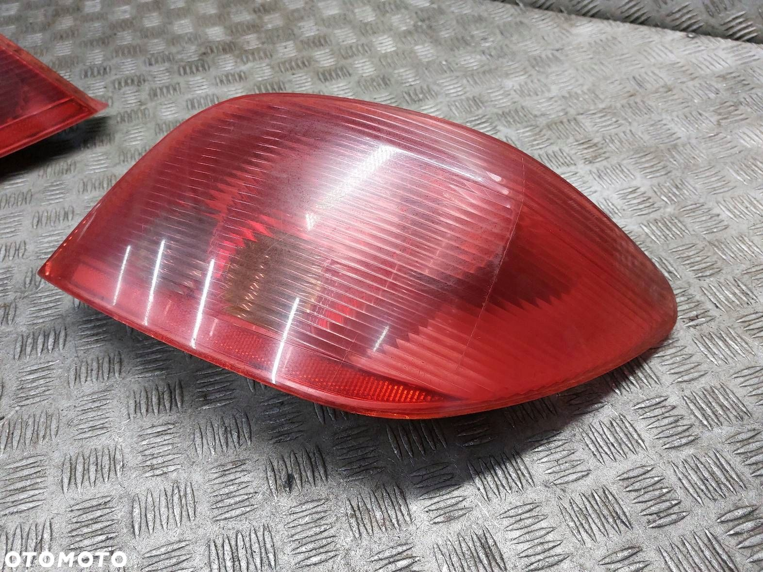 LAMPA LEWY TYŁ + PRAWY TYŁ PEUGEOT 307 I HB 5D - 2