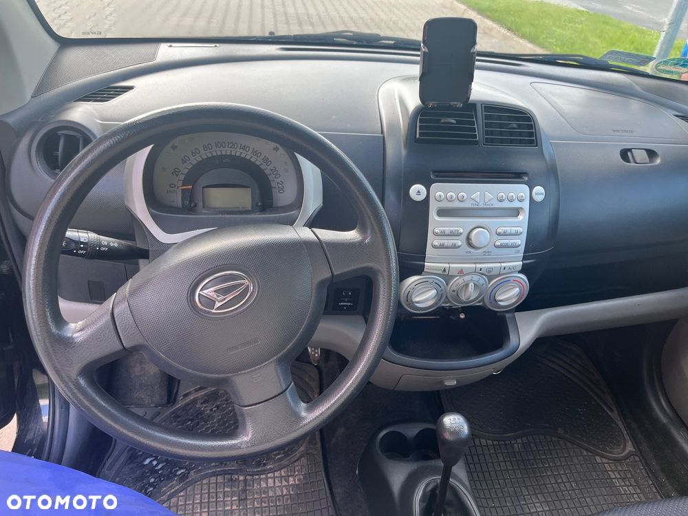 Daihatsu Sirion 1.0 - 9