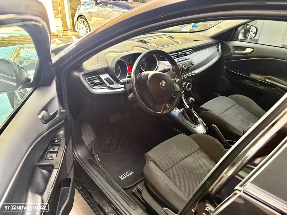 Alfa Romeo Giulietta 2012 photo 5