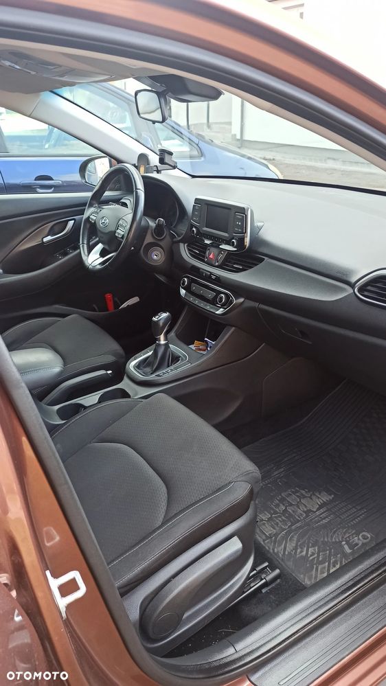 Hyundai i30 1.6 D Comfort - 22