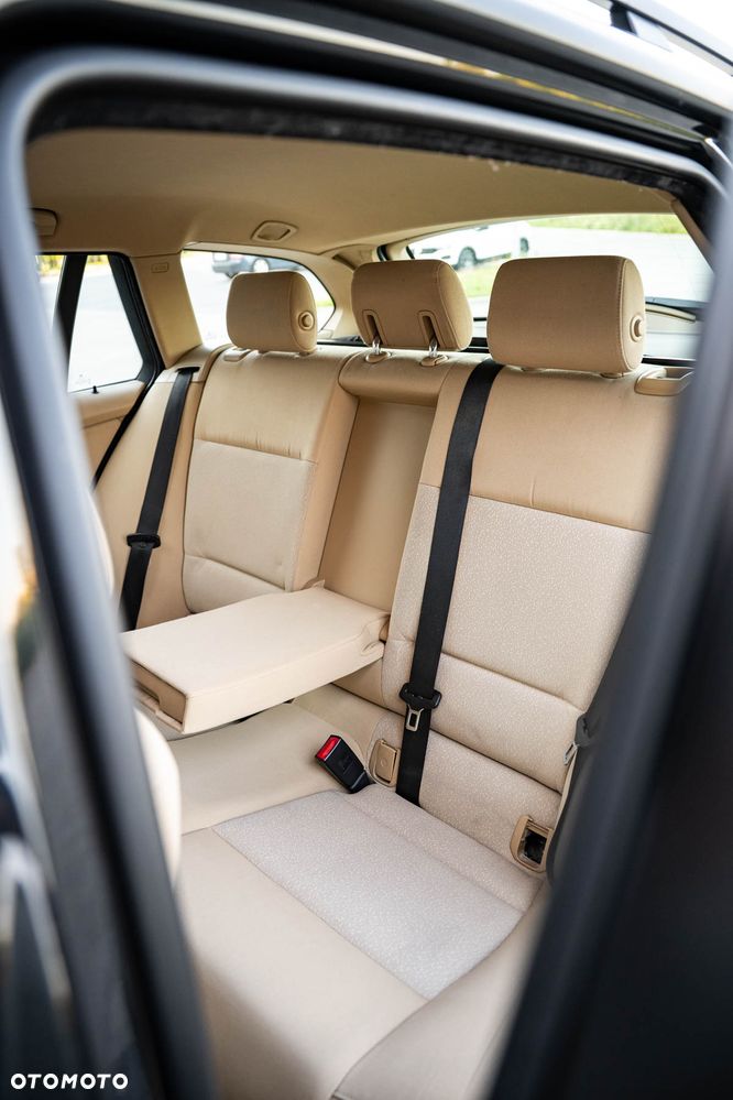 BMW Seria 3 320d - 29