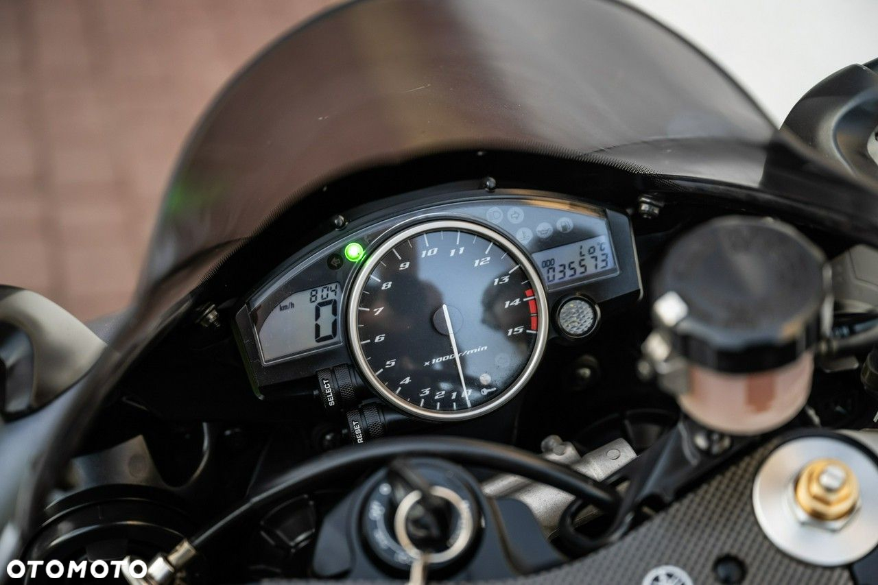 Yamaha R1 - 9
