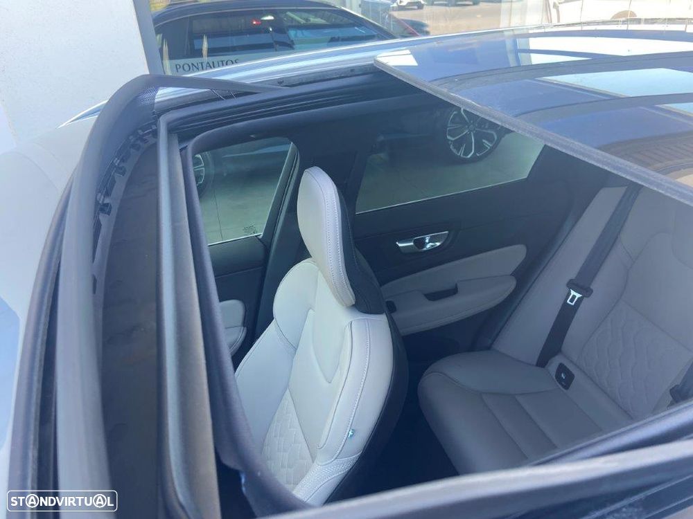 Volvo XC 60 2.0 T6 PHEV Plus Bright - 25