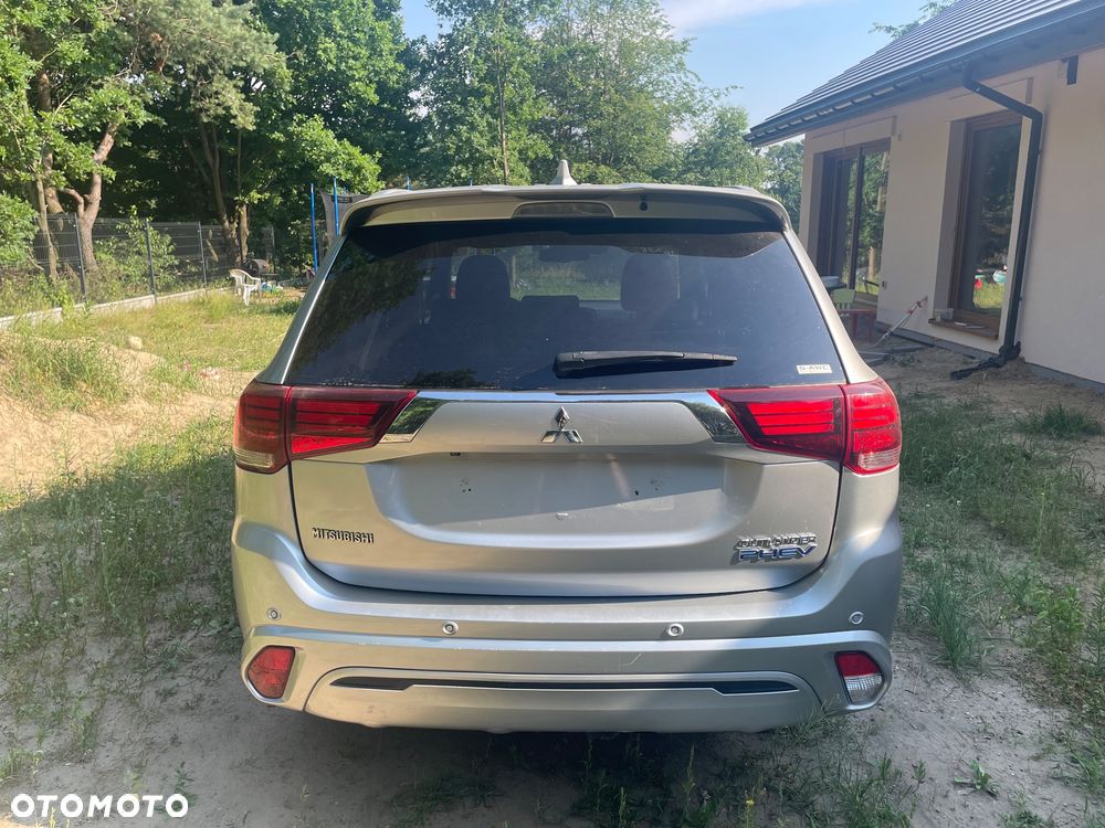 Mitsubishi Outlander - 16