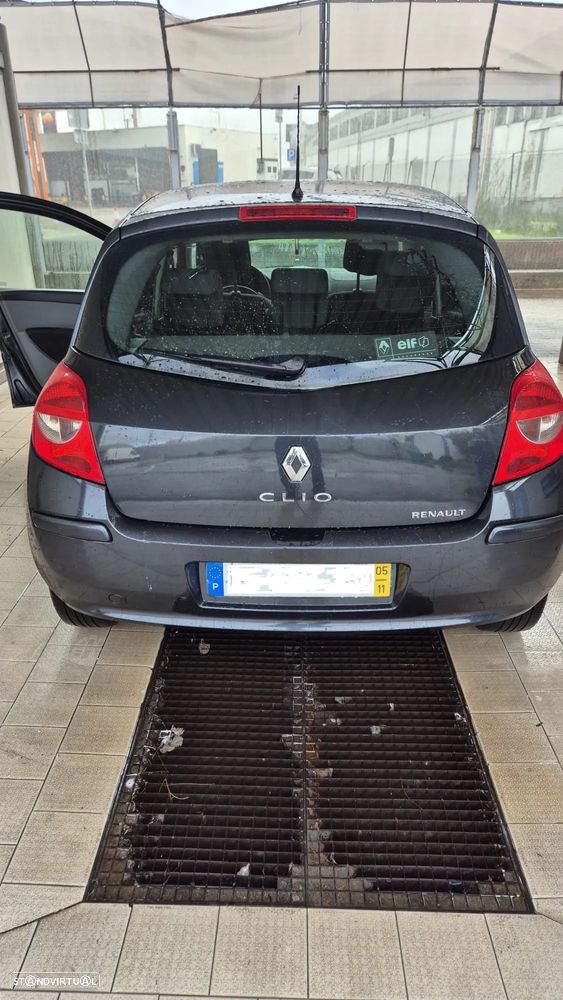 Renault Clio 1.2 16V Confort Authentique - 3