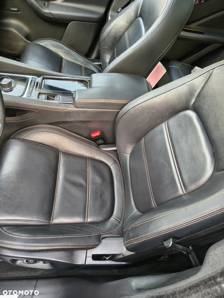 Jaguar F-Pace ver-20d-awd-prestige - 11