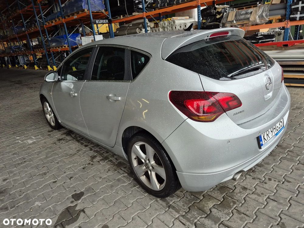 Opel Astra 2010 photo 5